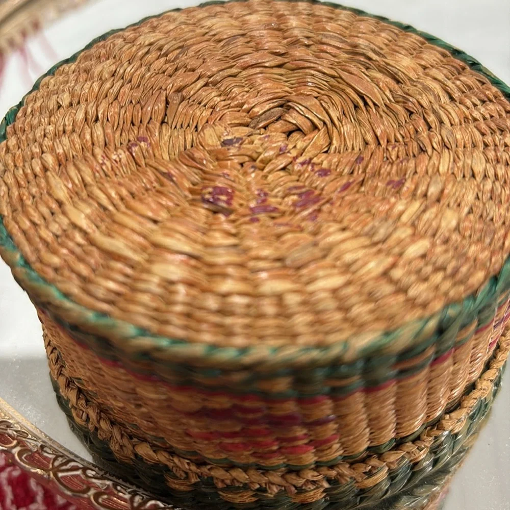 Vintage Handwoven Sweet grass basket 8